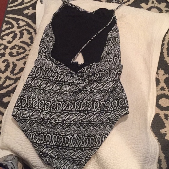 Black and white one piece bathing suit - Picture 3 of 4